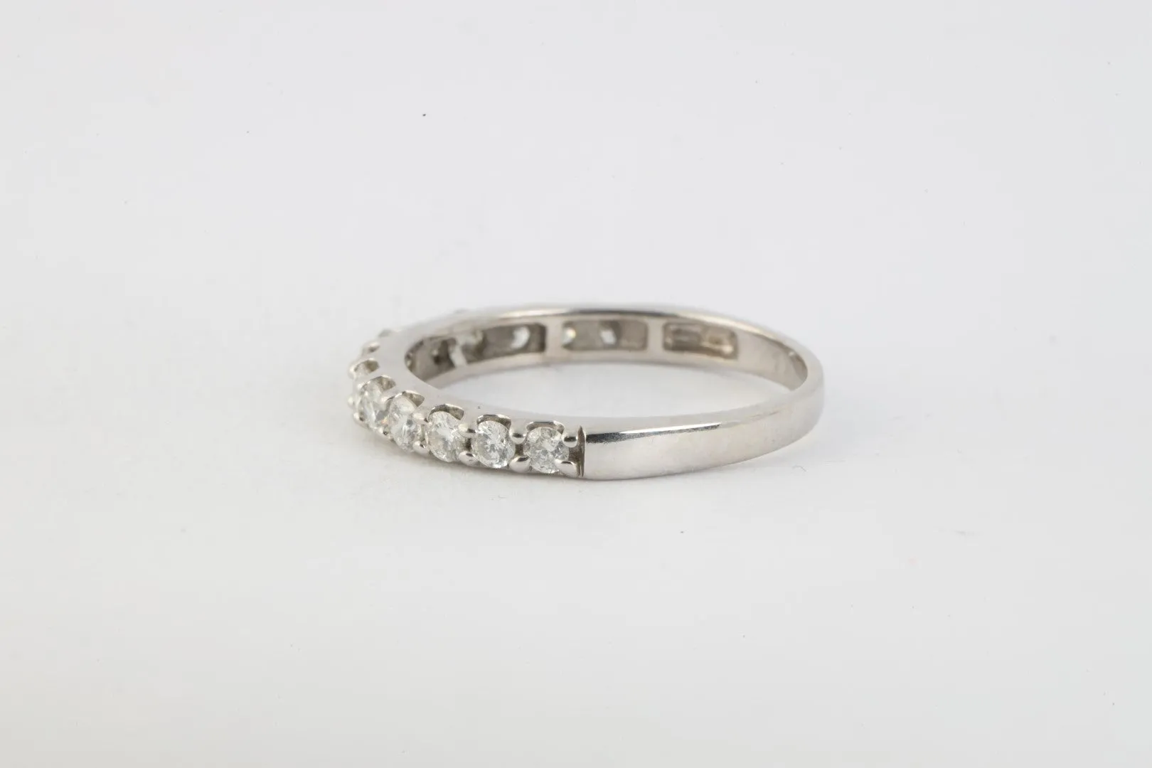 14k White Gold 0.50tcw Diamond Wedding Band Size 8 (2.33g.)