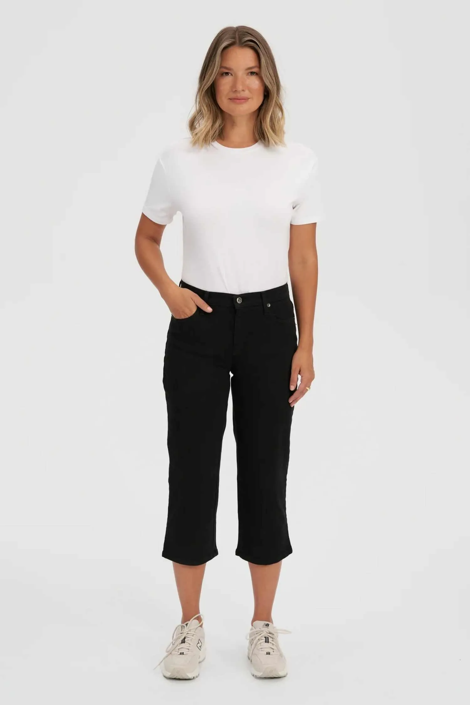 Black - CHLOE Classic Rise Straight Leg Capri Jeans