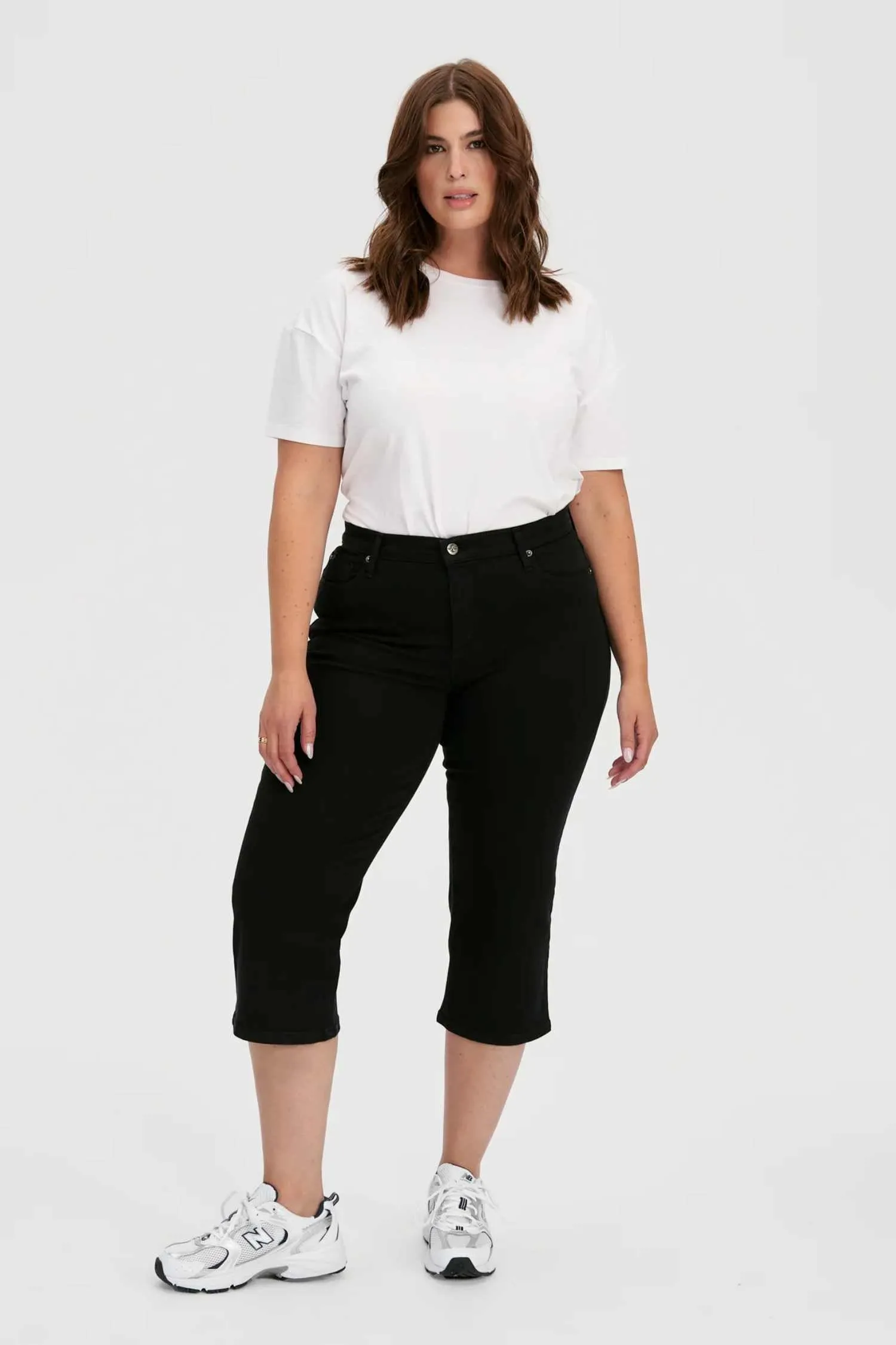 Black - CHLOE Classic Rise Straight Leg Capri Jeans