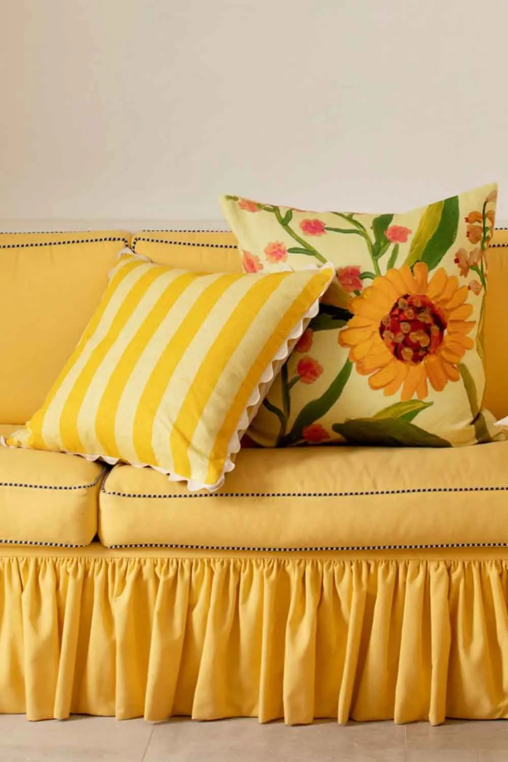 BONNIE AND NEIL F/CUSHION STRIPE YELLOW 60CM