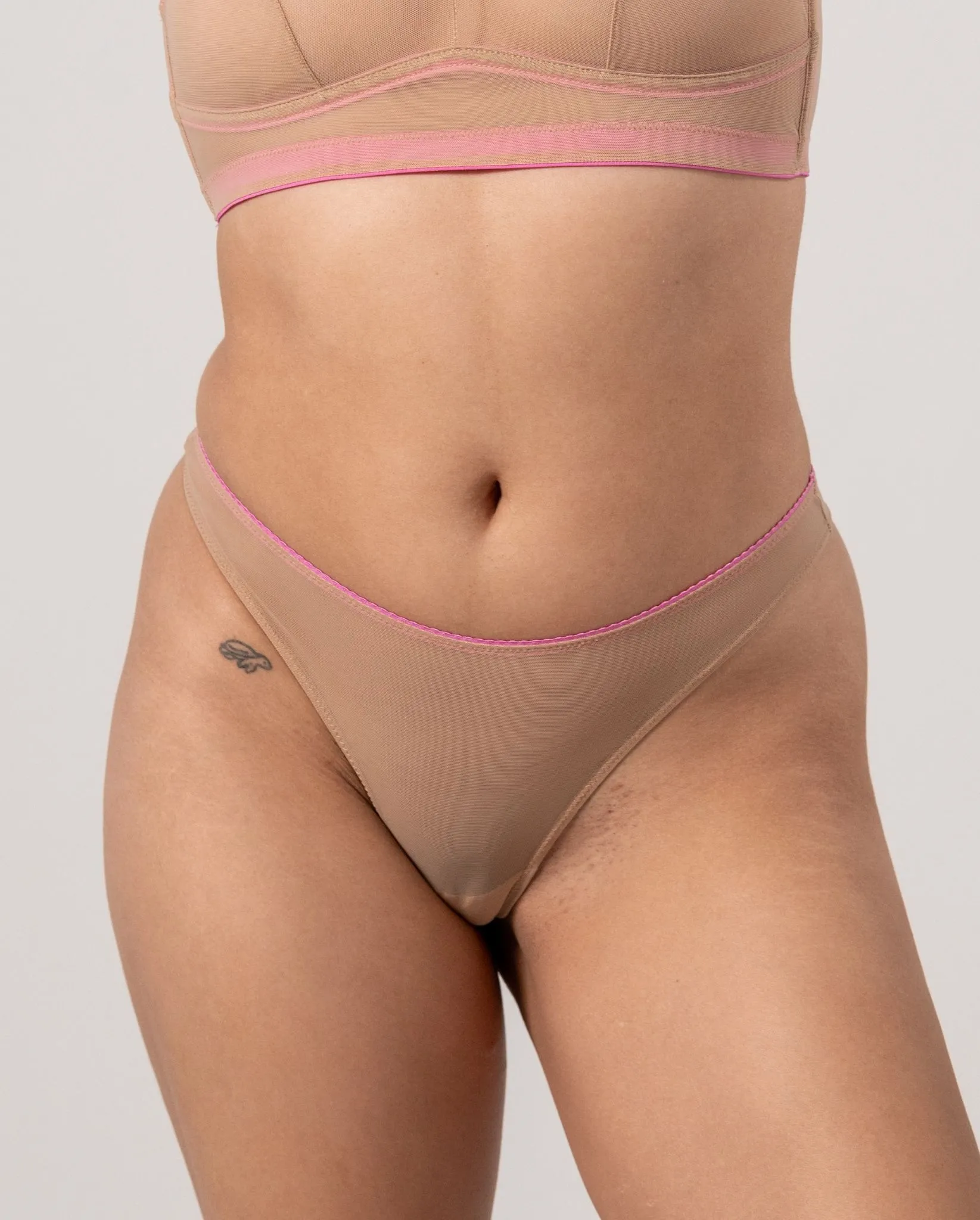 Mesh Thong Sand/Candy Pink