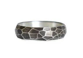 Oxidized Rock Facet Half Round Band