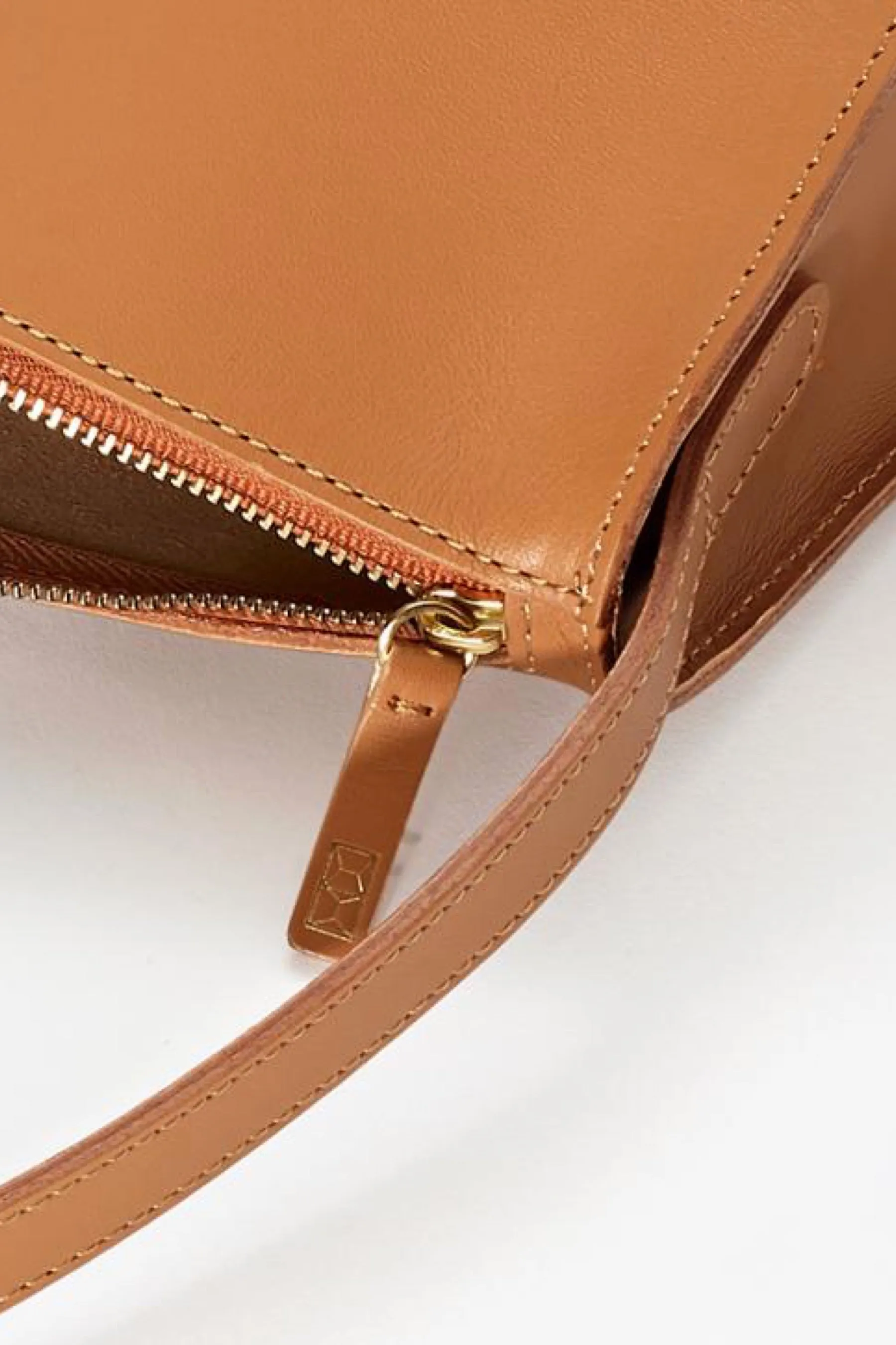 Saddle Hug Shoulder Bag